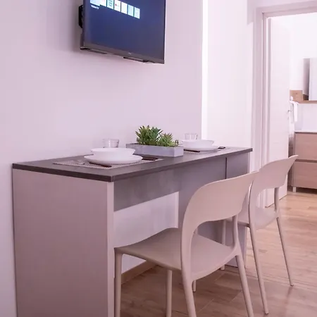 Modern House Monolocali 3* Le Castella (Calabria)