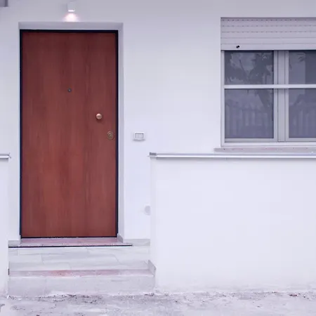 فندق مبيت وإفطار Modern House Monolocali لا كاستيلا