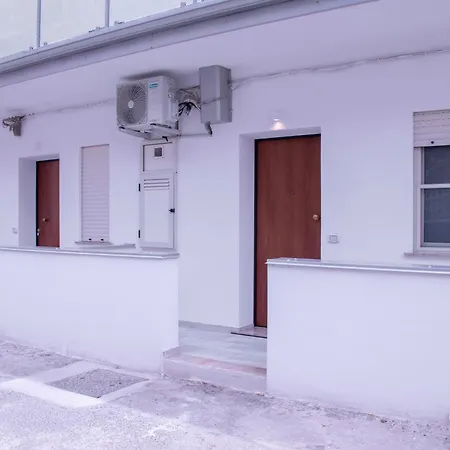 Bed & Breakfast Modern House Monolocali