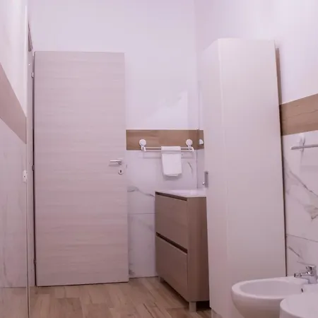 Nocleg ze śniadaniem Modern House Monolocali *