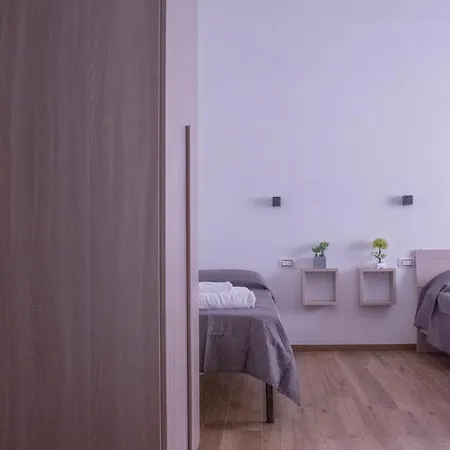 Couette-café Modern House Monolocali 3*