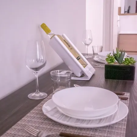 Nocleg ze śniadaniem Modern House Monolocali *